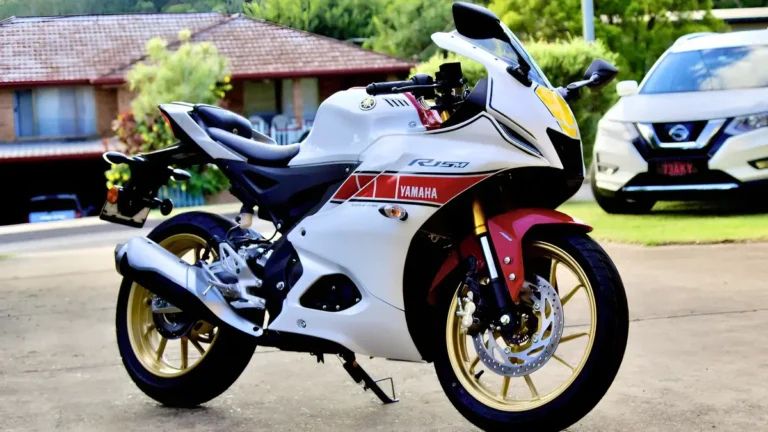 Yamaha R15 V5